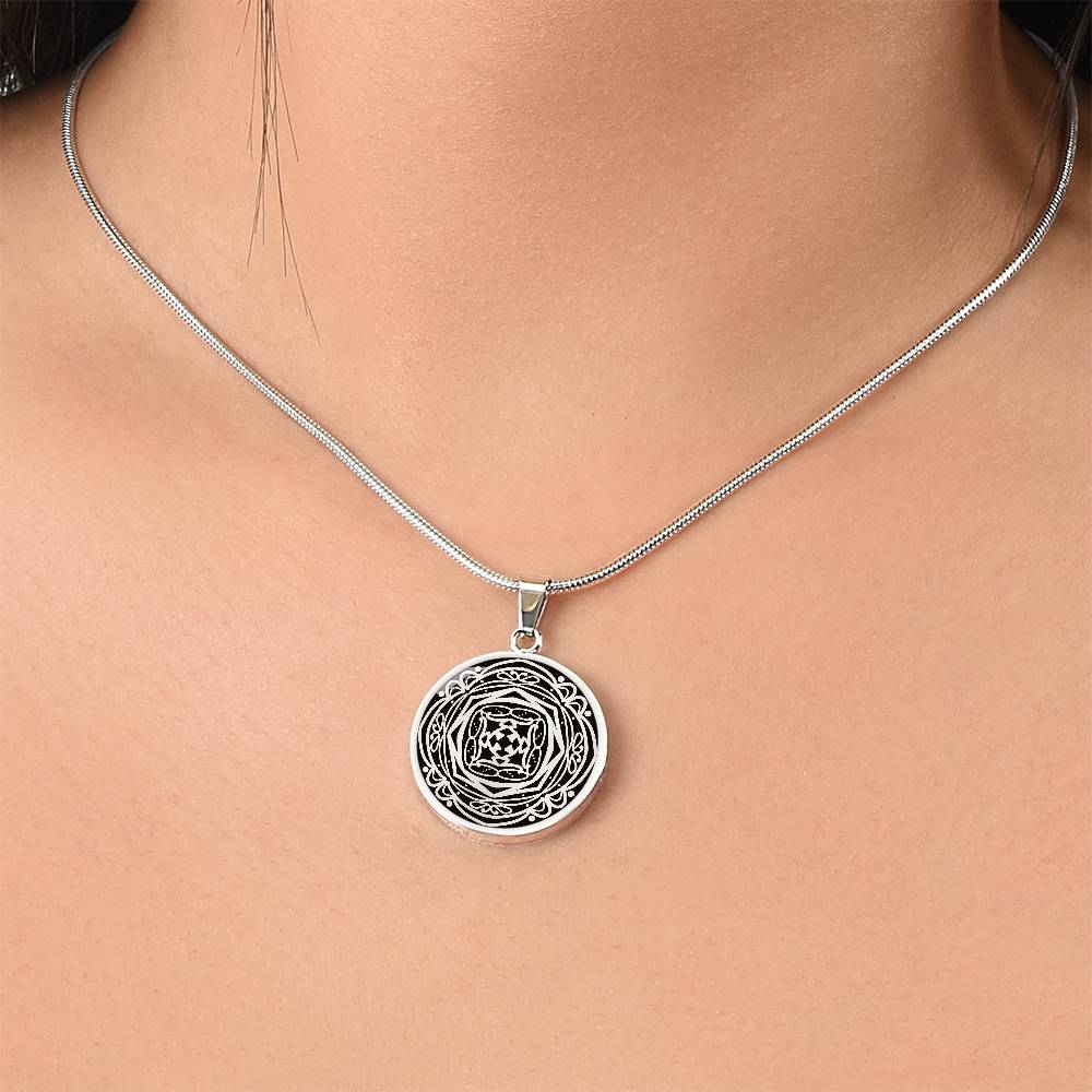 Wordala Word Mandala Necklace "WONDER"